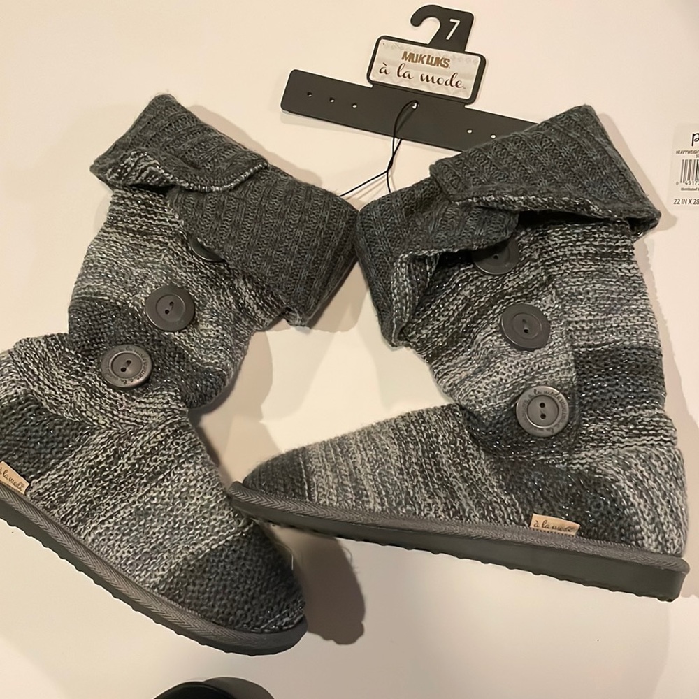 NWT Mukluk boots 7